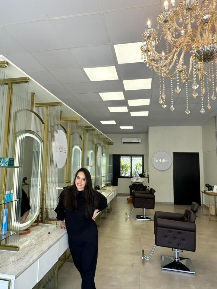 Bruna Bastos Robetti inaugurou o Salão Bêbliss Hair no dia 17 de fevereiro. O espaço fica na Av. Florestal, 1688 - Centro, Dois Irmãos (Foto: Divulgação)