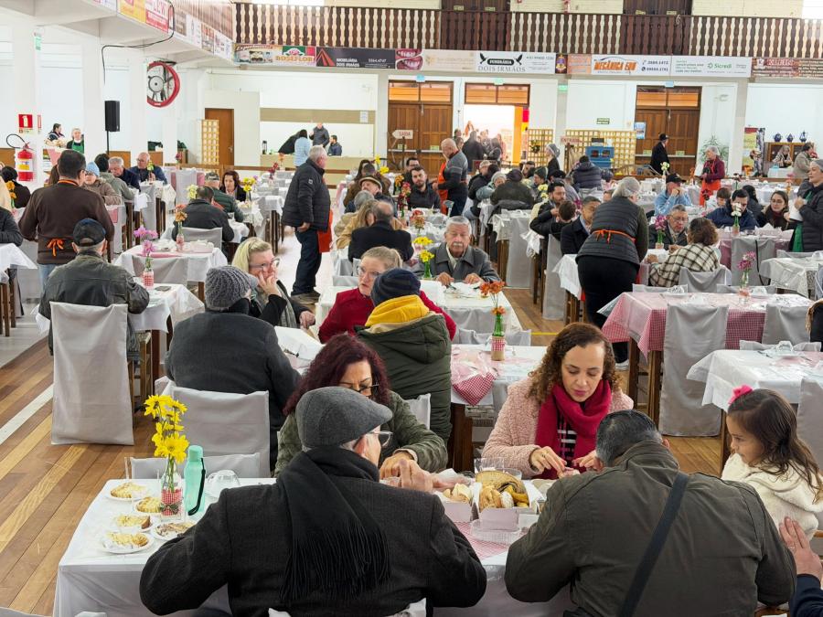 Café foi servido no salão paroquial católico