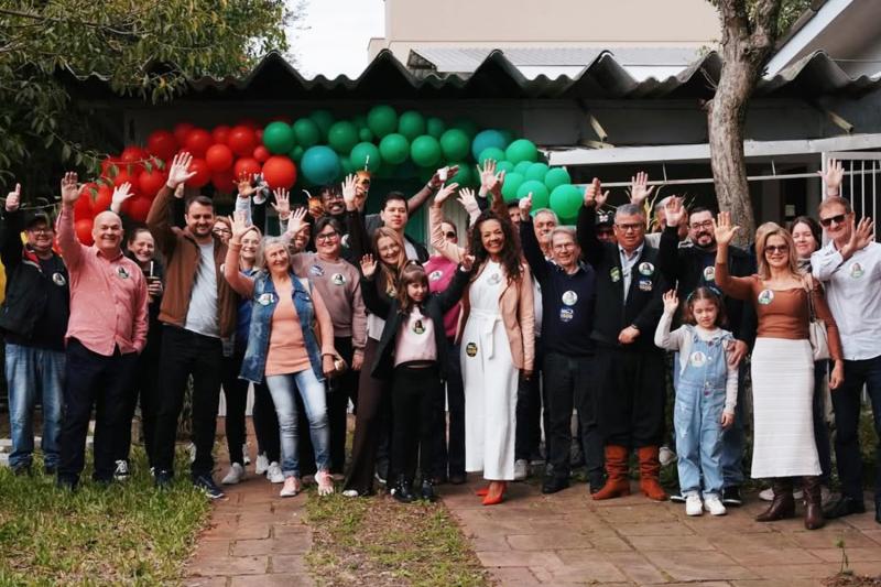 Candidata a deputada estadual Tânia da Silva inaugura comitê em Dois Irmãos