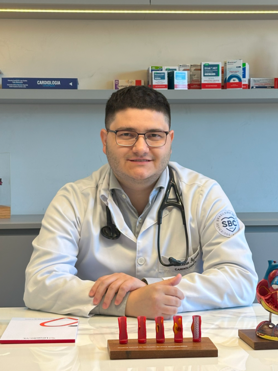 Cardiologista Luciano Serro Degrandi explica impacto do sono na saúde do coração