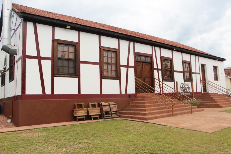 Casa Rech fica na Av. São Miguel, bem no Centro da cidade