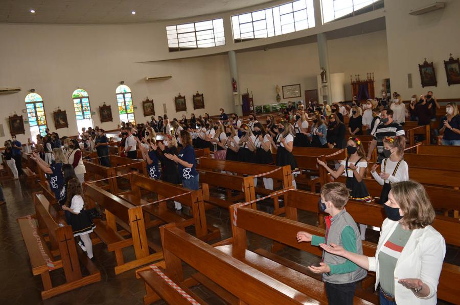 Celebração reuniu representantes das escolas da cidade