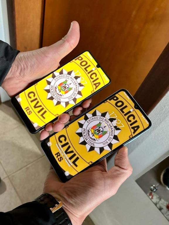 Celulares apreendidos tinham a imagem do brasão da Polícia Civil