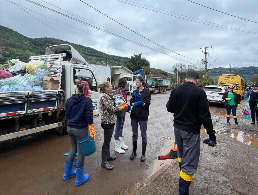Cerca de 80 moradores participaram da ação Ônibus do Bem (Fotos: Divulgação / PMDI)