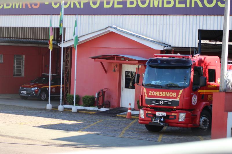 Bombeiros atenderam a ocorrência (Foto: Octacílio Freitas Dias)