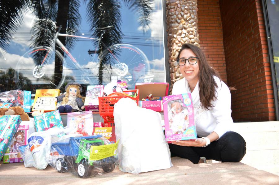 Clarissa Schneider Gil, de 16 anos, ajudou com doações na manhã de sábado