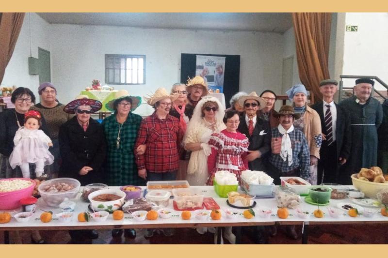 O elenco da peça do casamento caipira