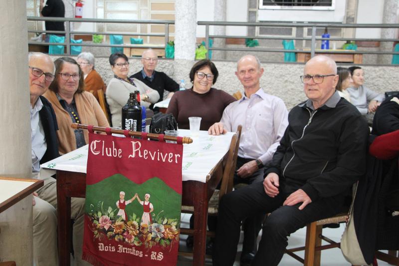 Clube Reviver recebe mais de 200 pessoas em baile da terceira idade