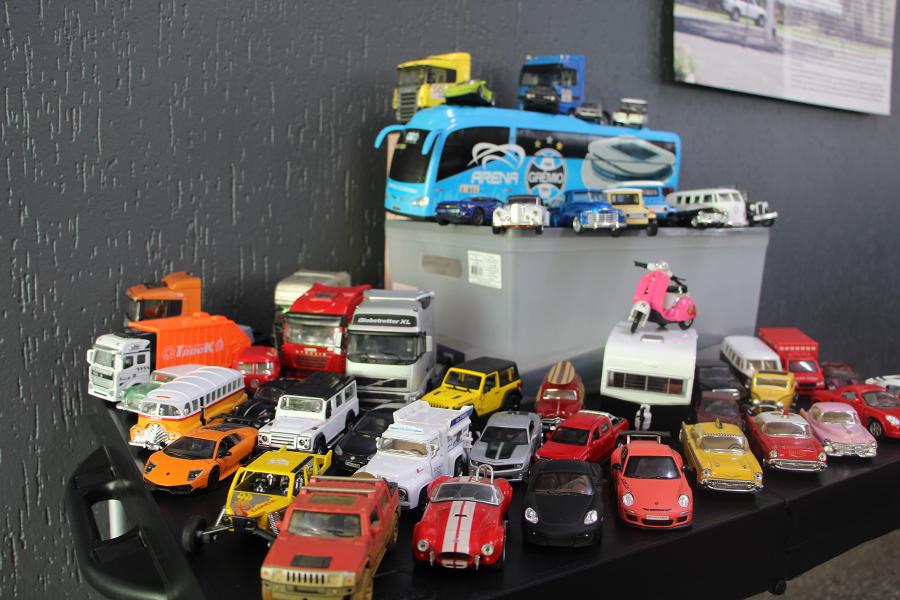 Coleção de Natalino tem 52 carrinhos