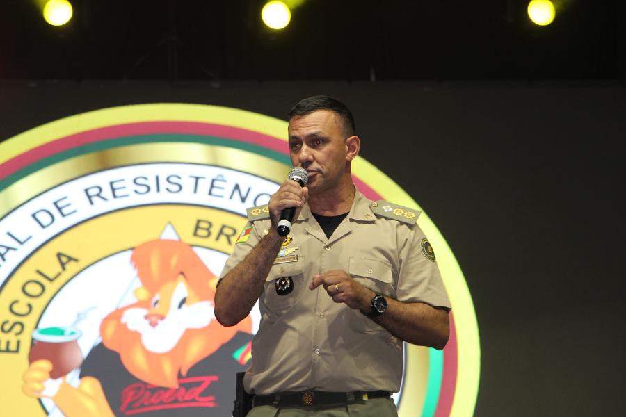 Comandante do 32º Batalhão de Polícia Militar (32º BPM), o tenente coronel Beron prestigiou a formatura