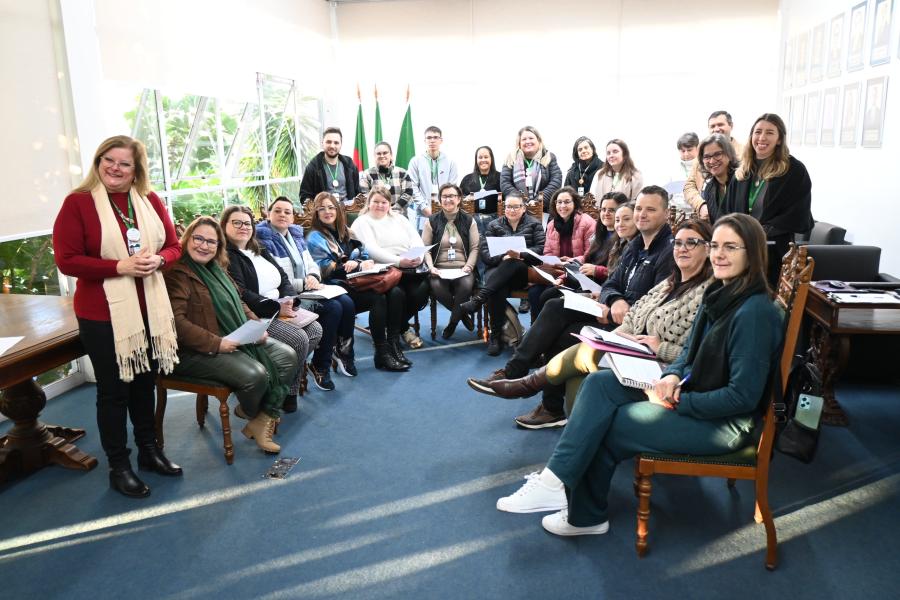 Comitê LIES e Secretaria de Educação estiveram reunidos (Foto: Divulgação / PMDI)