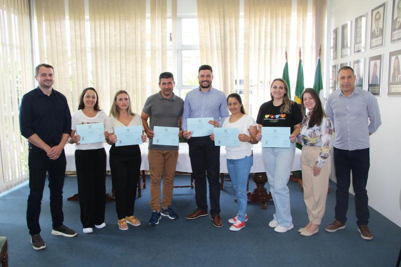 Prefeito Jerri, conselheiros titulares Alexandra, Michele, Heleniltom, Kelvin e Rosa, suplente Jussara, presidente do CMDCA Francini e vereador Nilton Tavares