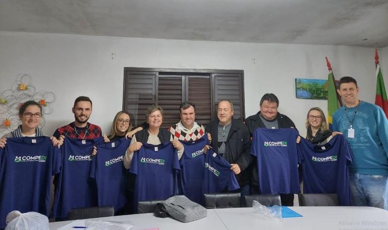 Membros receberam camisetas que servirão para identificar quem faz parte do conselho