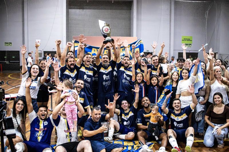 La Corona foi campeão nos pênaltis no Livre (Foto: @napalmfoto)