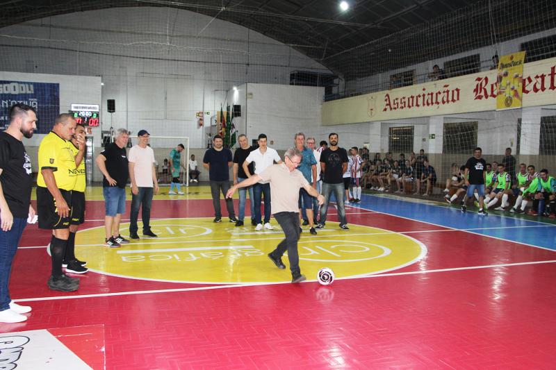 Prefeito em exercício, Juarez Stein prestigiou a abertura e deu o pontapé inicial da Copa Verão 2024