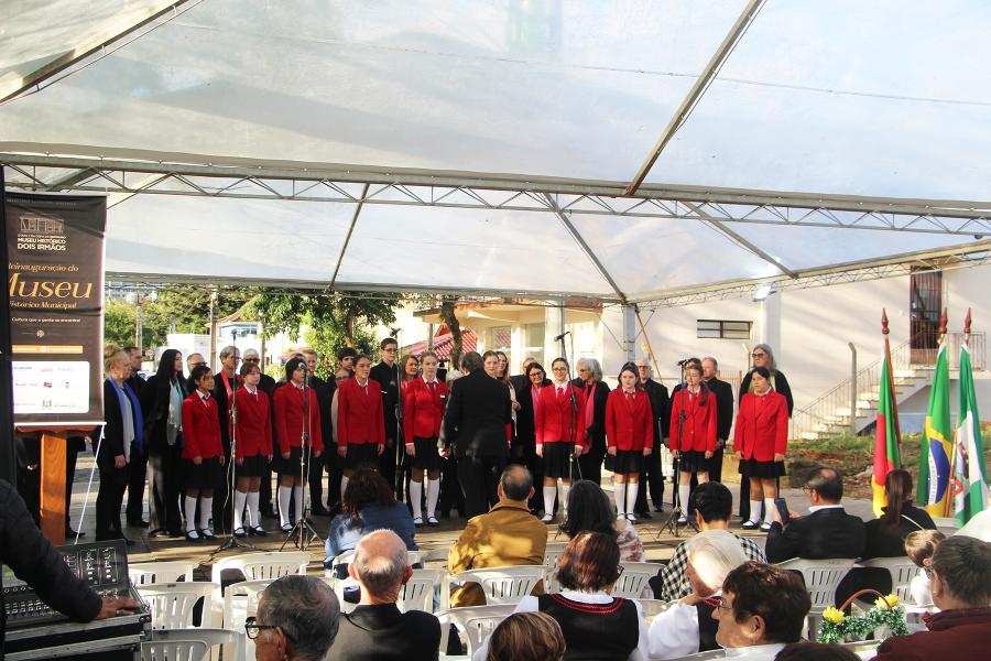 Coral Cantares se apresentou no evento