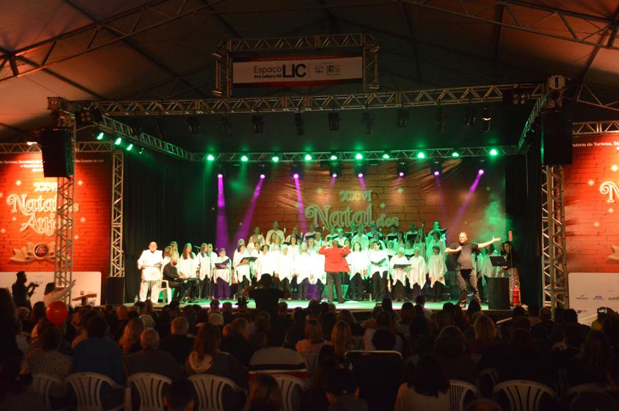 Coro dos Anjos encerrou a programação da primeira noite