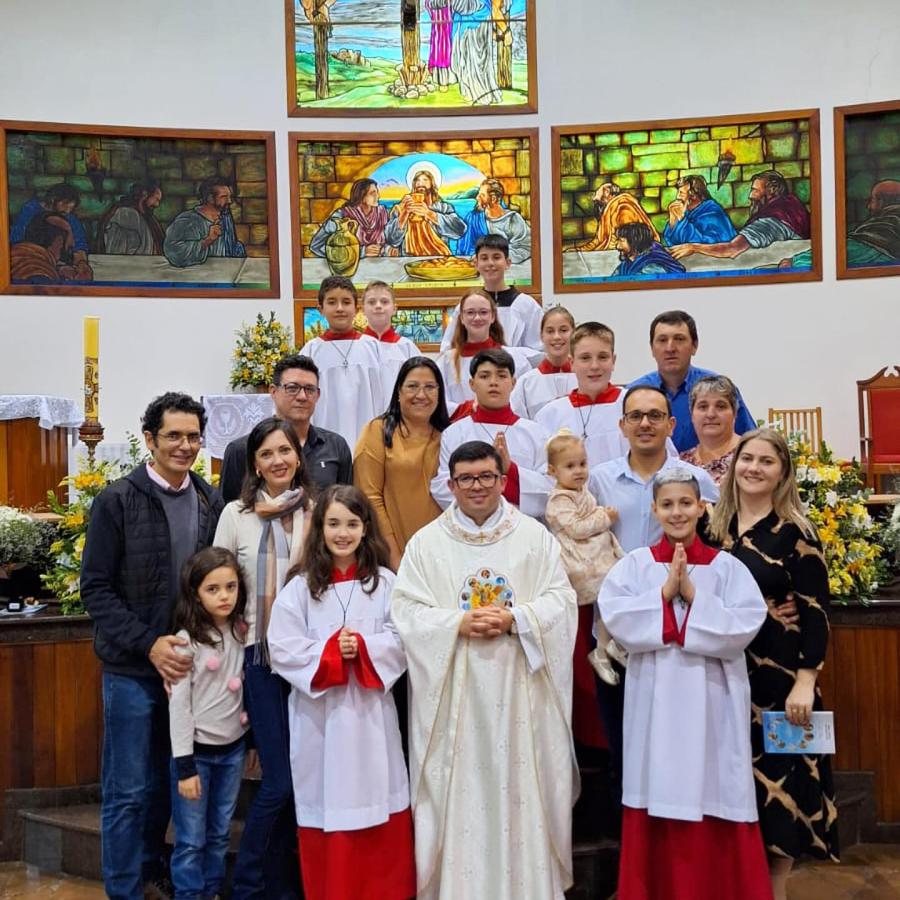 Coroinhas e famílias