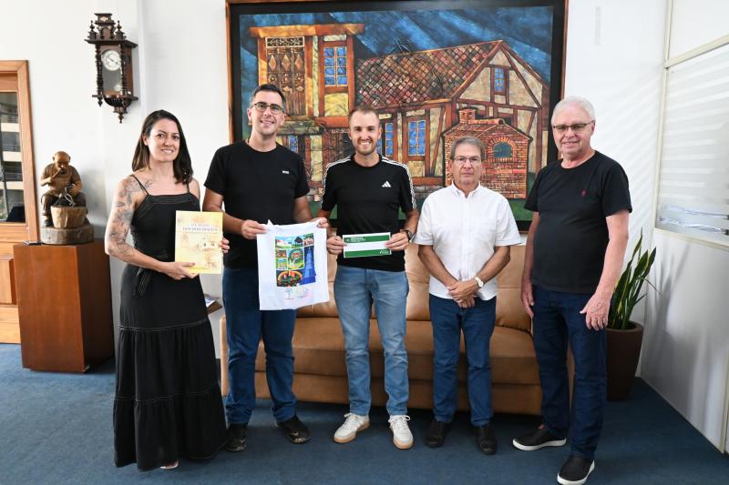 Karen, Leonardo, Alander, Juarez e João Luiz (Foto: Divulgação / PMDI)