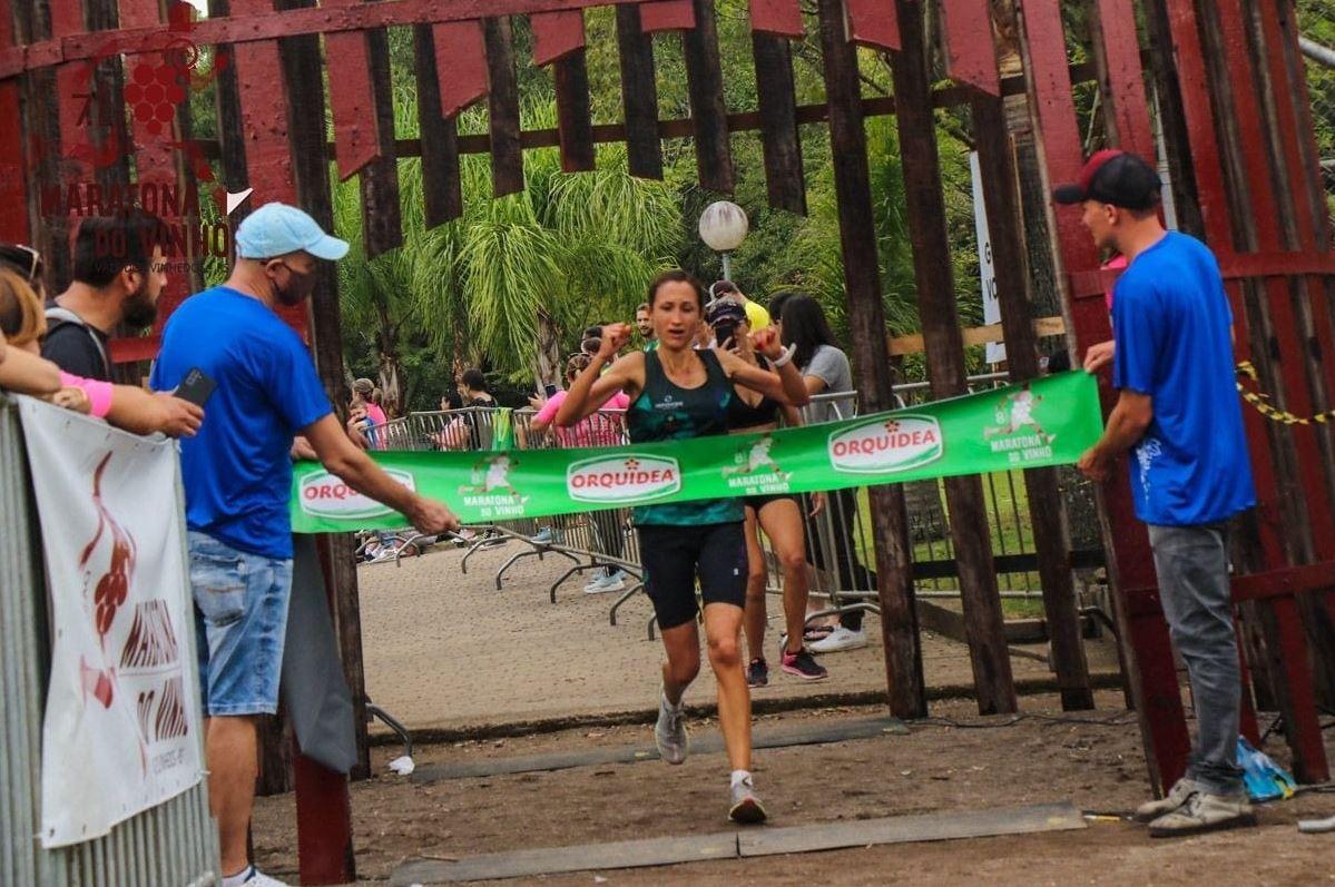 Mineia completou os 42km em 3 horas 32 minutos e 24 segundos 