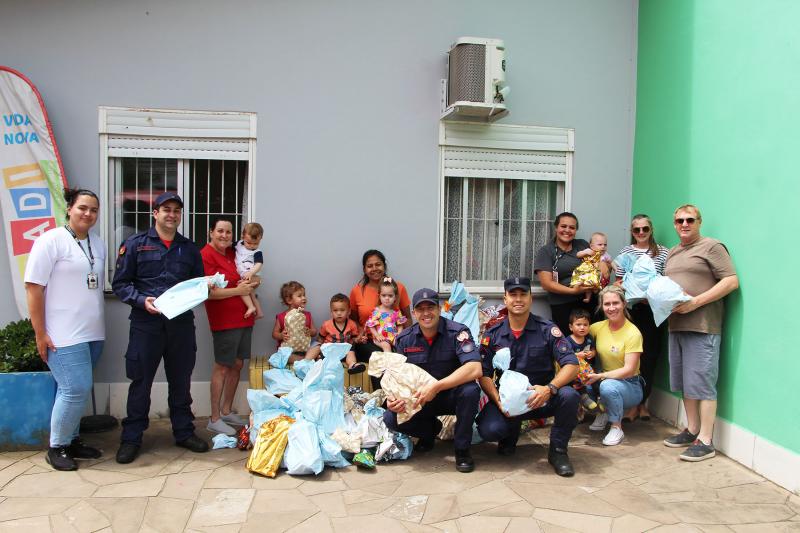 Entrega ocorreu no início da tarde, realizada por Consepro, bombeiros e voluntários