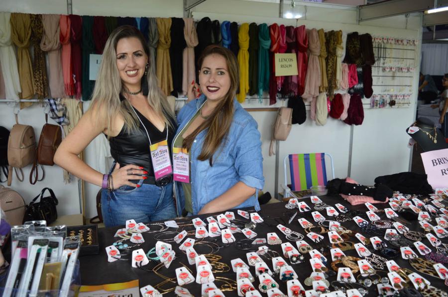 Daiane e Mari, da Charme Acessórios, de Dois Irmãos