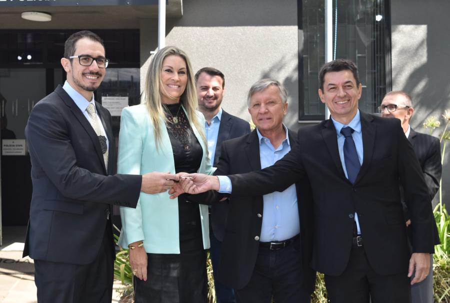 Delegado recebeu a chave do veículo