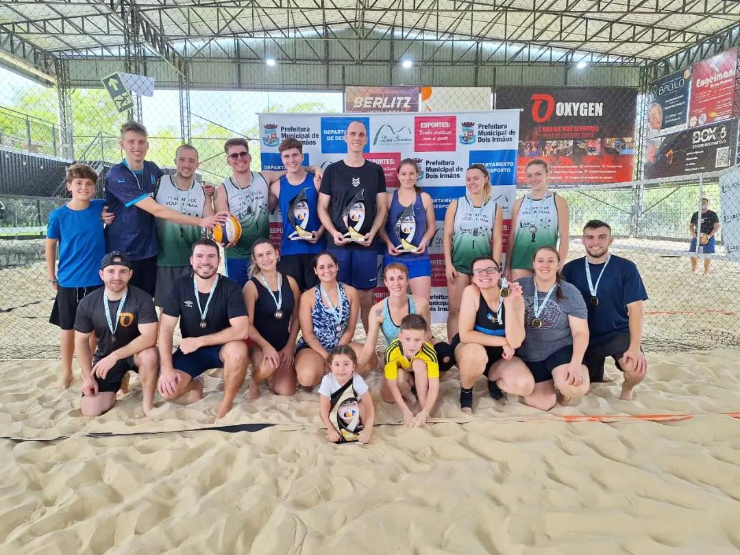 Departamento de Desporto realizou Torneio de Vôlei de Areia 4x4 Misto 