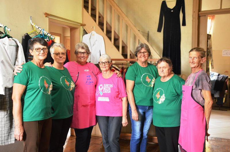 Voluntárias do Departamento de Servas e da Liga de Combate ao Câncer: Marlei, Beatriz, Carmen, Selita, Rose, Elisa e Liane