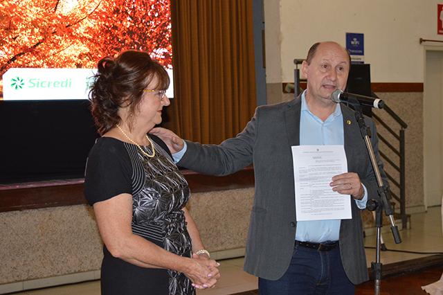 Deputado Elton Weber entregou o projeto de lei que vai instituir a Rota Romântica oficialmente como um roteiro
