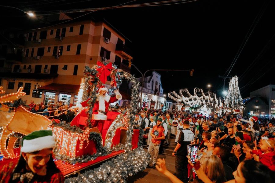 Desfile Temático de Natal terá duas edições: 23 de novembro e 7 de dezembro, às 20h30