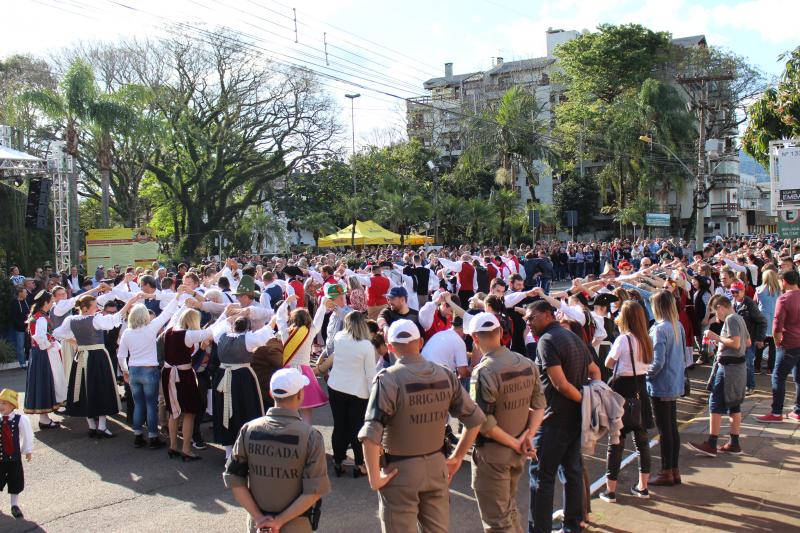 Evento terminou com dança de integração