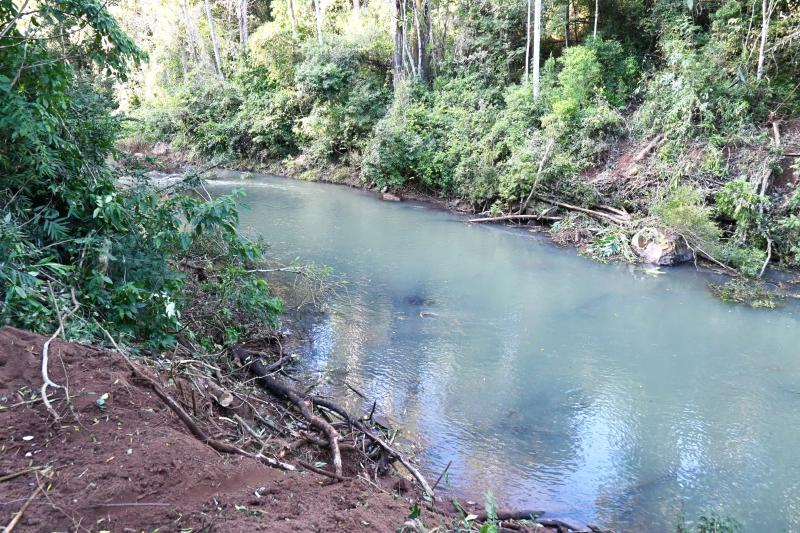 Dois Irmãos realiza desassoreamento em novos pontos do Arroio Feitoria