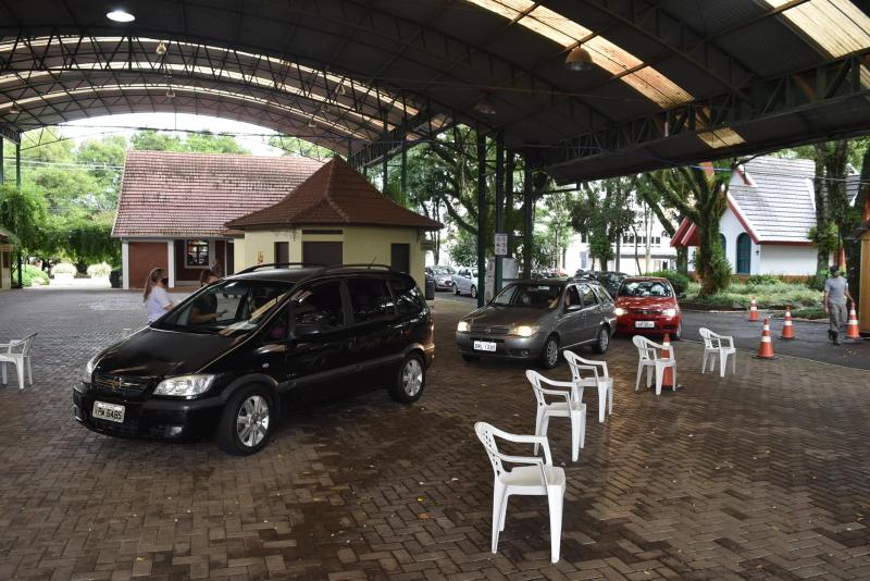 Drive-thru é na Praça do Imigrante (Divulgação / PMDI)