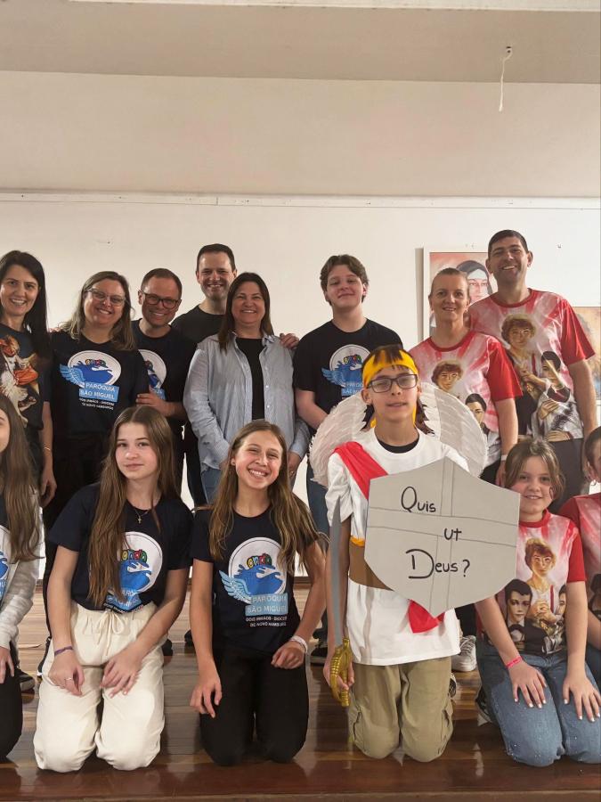 Domingo teve procissão, gincana e feira paroquial