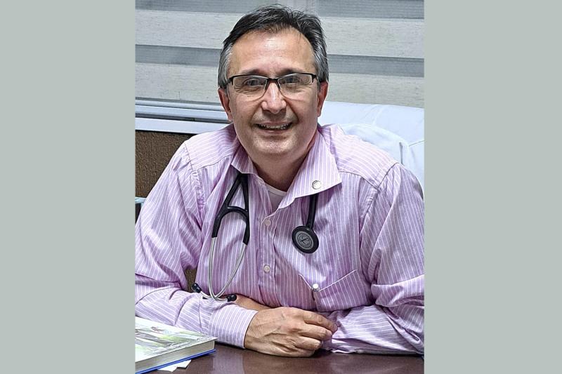 Ele atua como médico há 33 anos