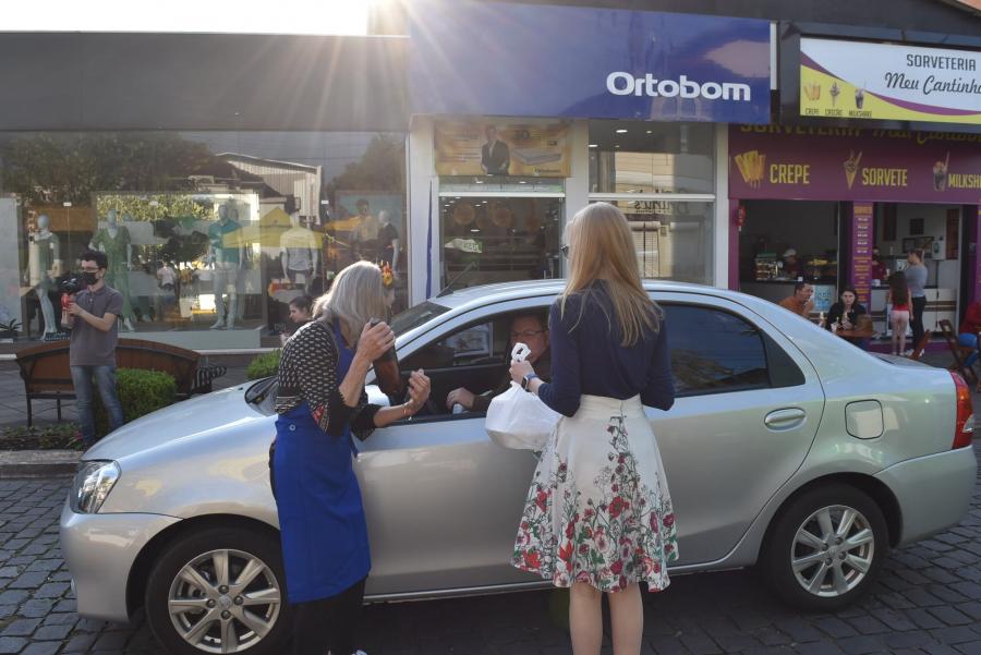 Drive-thru do Frühstück aconteceu em quatro pontos