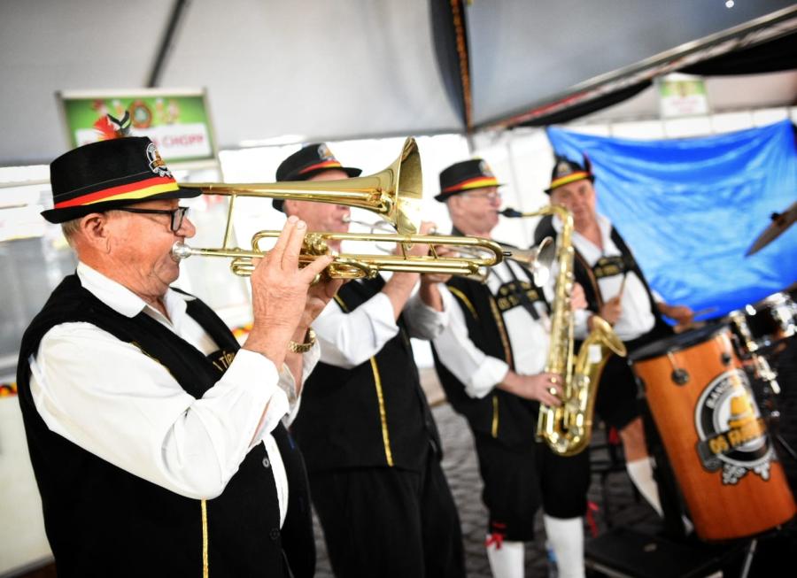 E não faltaram as tradicionais bandinhas