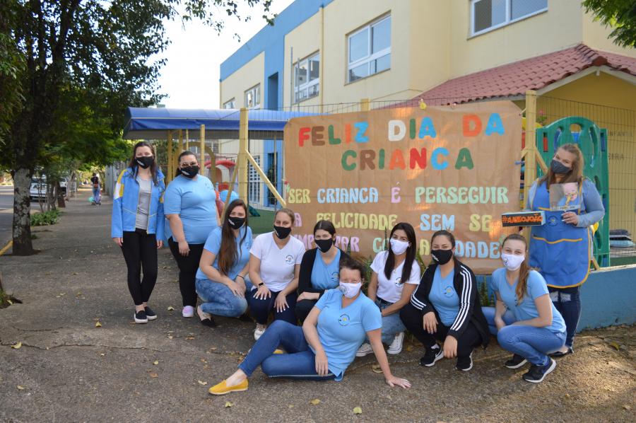 Educadoras da matriz aguardaram ansiosas pelos alunos