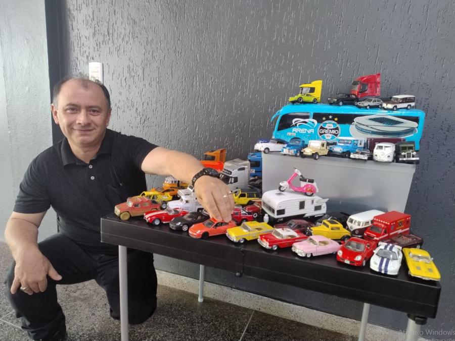 Ele diz que às vezes também brinca para aliviar o estresse