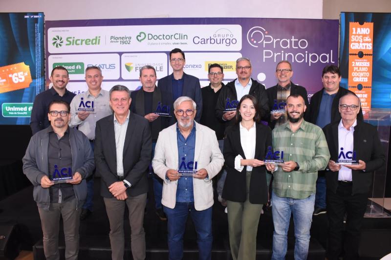 Empresas aniversariantes de abril recebem homenagem da ACI