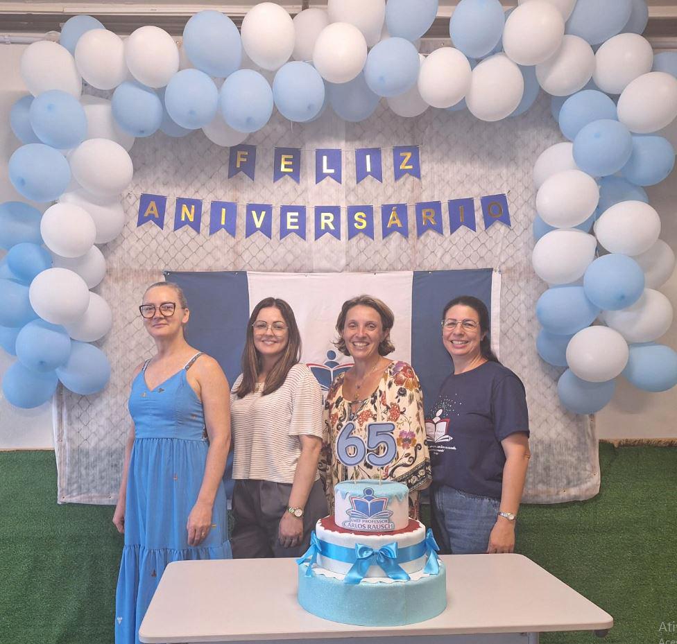 Equipe diretiva: pedagoga Dirce, diretora Fernanda, pedagoga Tathiana e vice-diretora Minéia