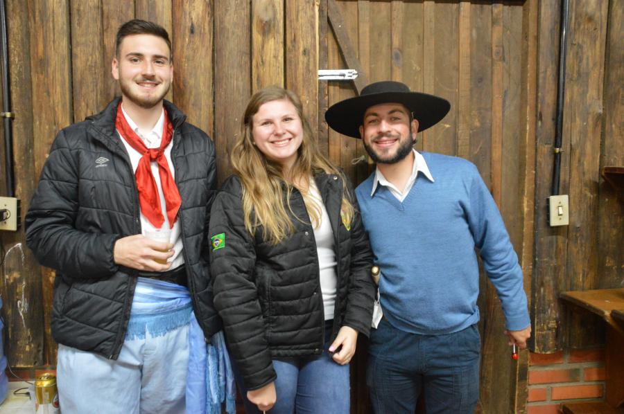 Erick, Amanda e Zé Gabriel, na ACTG Portal da Serra