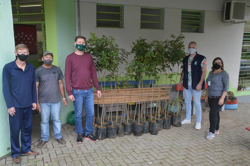 Entrega realizada na escola municipal Albano Hansen