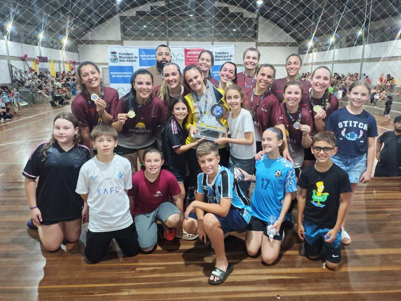 Campeãs: EMEF Primavera – Feminino (Fotos: Divulgação / Desporto)
