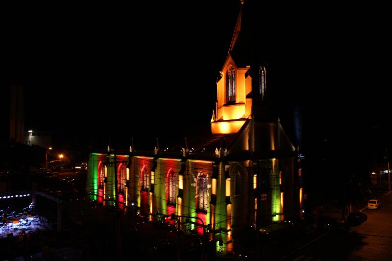 Show de luzes encerrou o domingo em Dois Irmãos