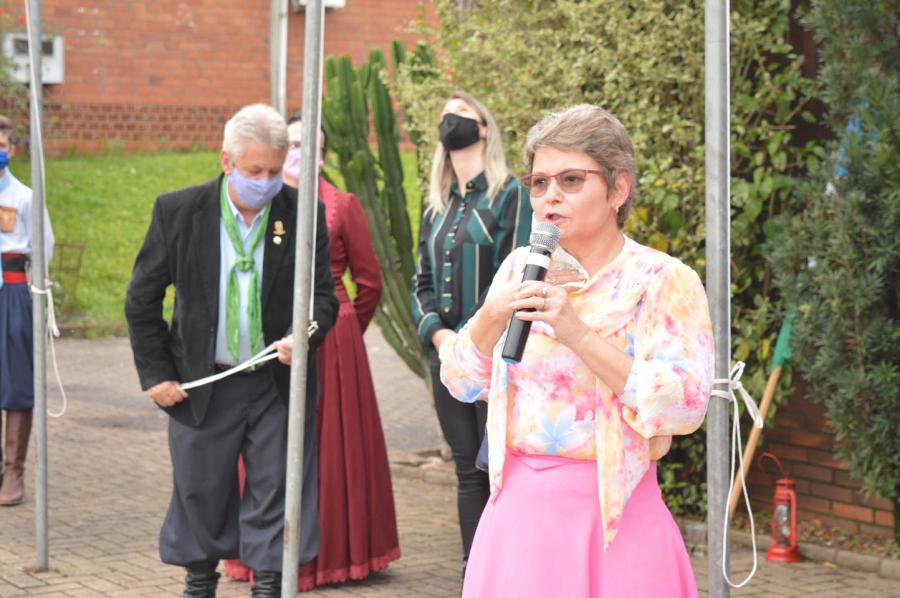 Esposa de Dorizon Meira, Maria Terezinha agradeceu a homenagem em nome do marido