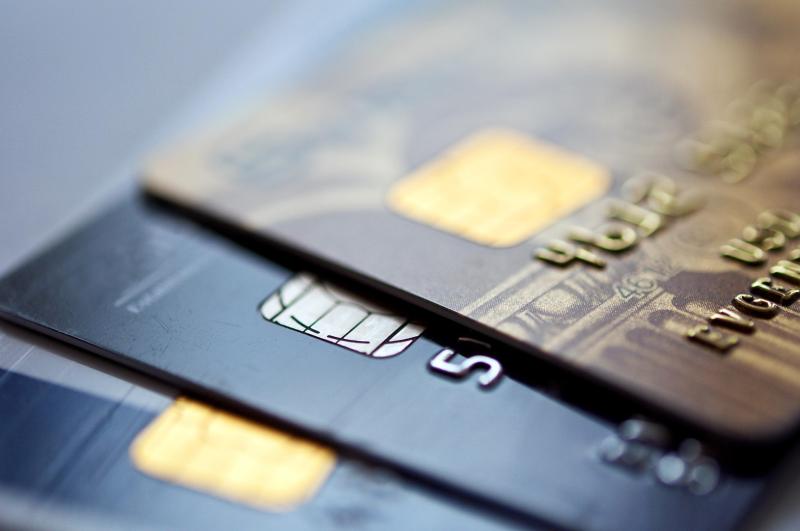 Estratégias de consumo aumentam volume de endividamento, alertam especialistas
