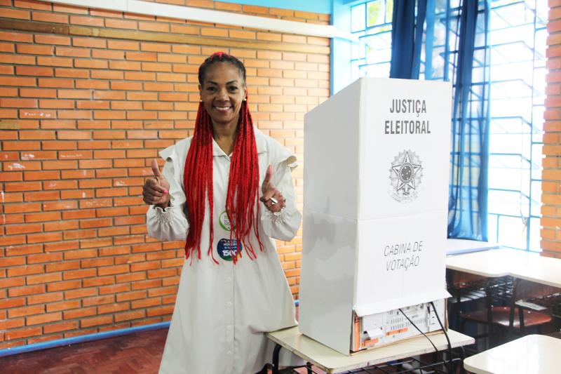 Candidata votou na escola estadual Affonso Wolf