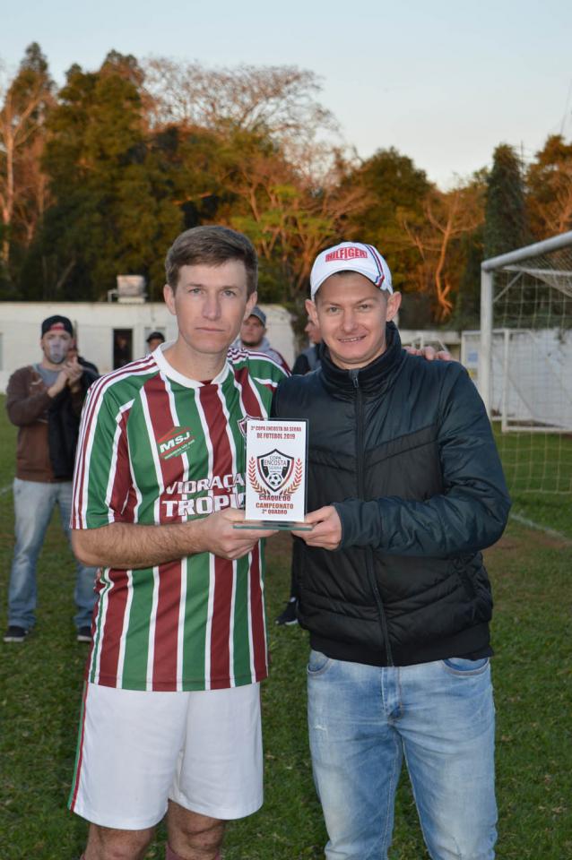 Fábio, do Fluminense, foi eleito Craque do Campeonato, e recebeu troféu de Vilson